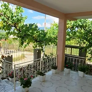 Eljos House Affittacamere Përmet
